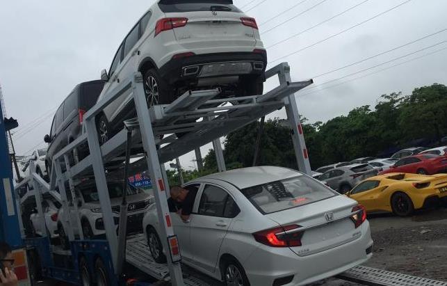 小轎車托運要找正規(guī)的可信賴的托運公司-鑫邦運車