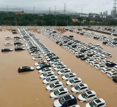 轎車托運(yùn)涉水被淹怎么理賠-鑫邦運(yùn)車